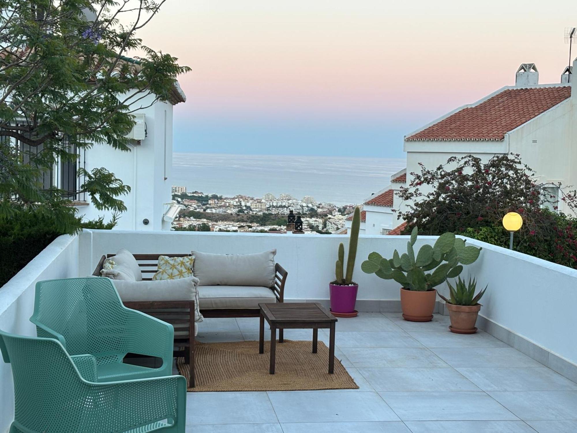 A Terrace With Sea View, 2 Bedrooms Apartment In 베날마데나코스타 외부 사진
