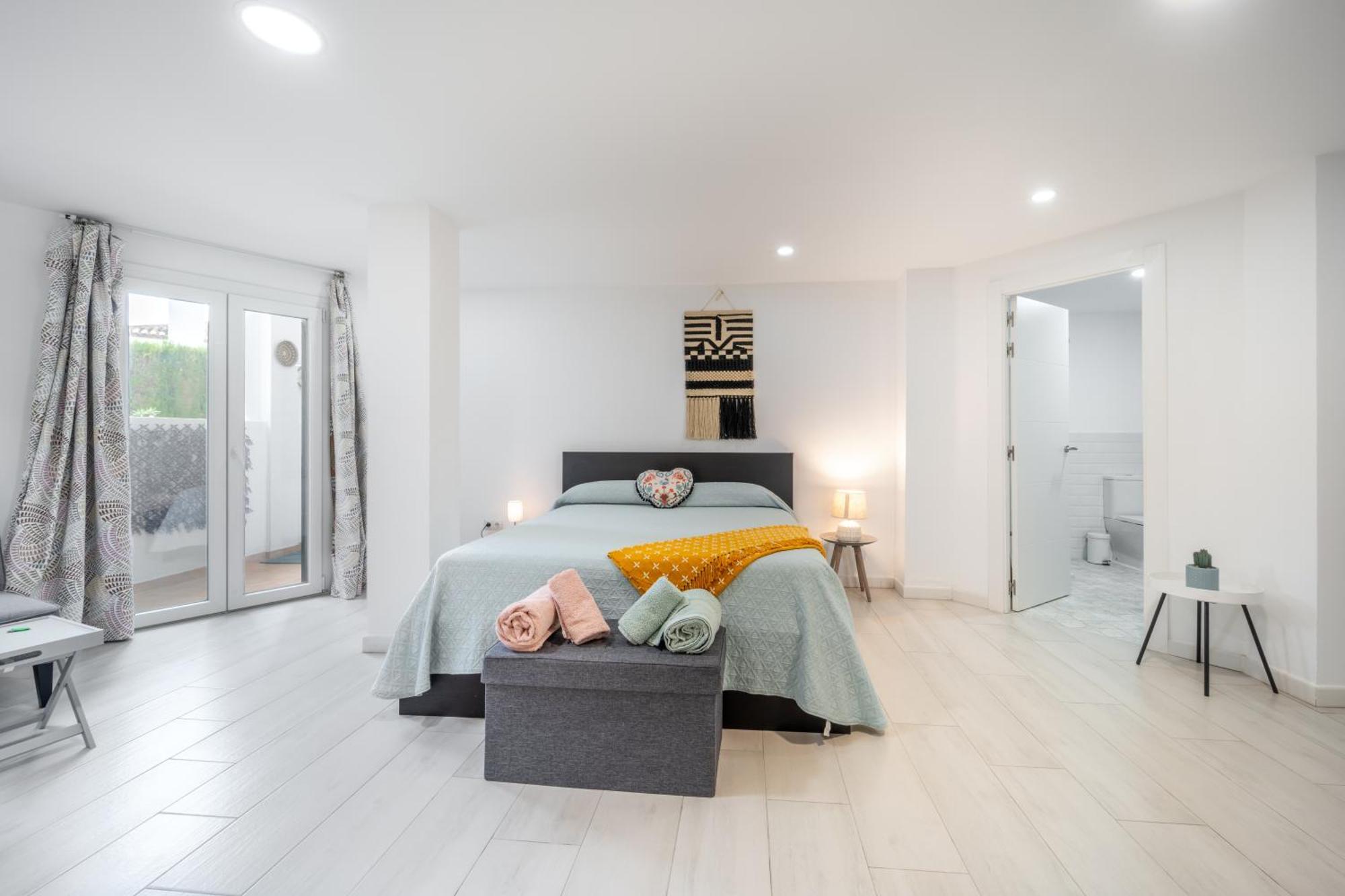 A Terrace With Sea View, 2 Bedrooms Apartment In 베날마데나코스타 외부 사진